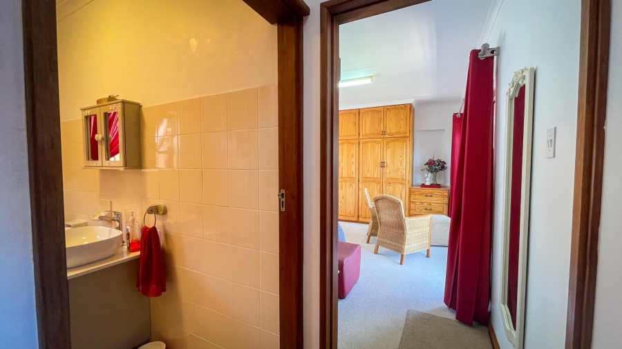 5 Bedroom Property for Sale in Glentana Western Cape